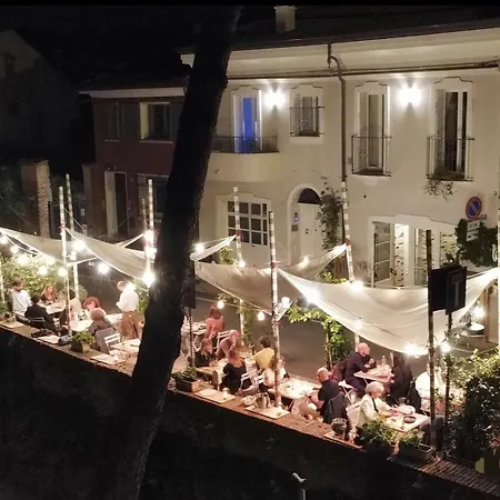 Sasaràl Casa de hóspedes 4*